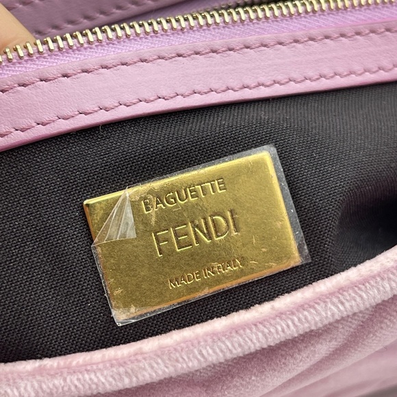 Fendi Baguette Velvet medium size Handbag In
Pink valentine limited edition - Picture 9 of 13
